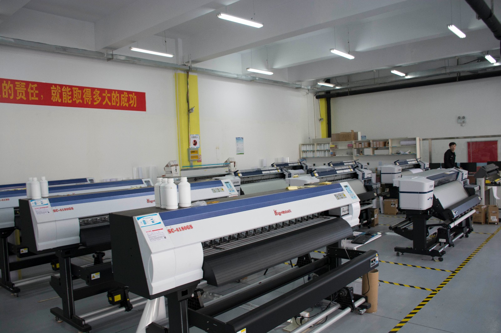 Multiple printing machines in the workshop